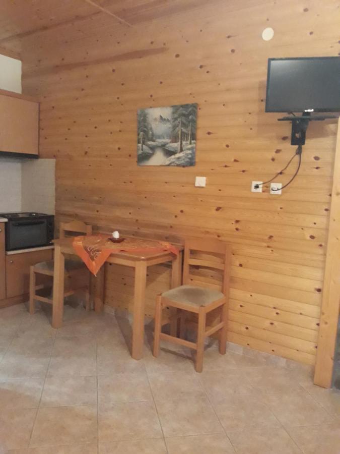To Konaki Loutraki  Luaran gambar