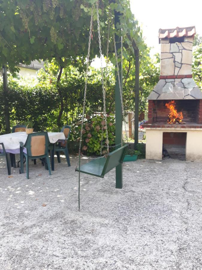 To Konaki Loutraki  Luaran gambar